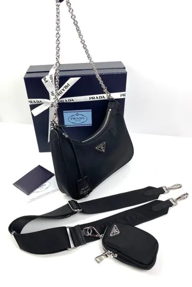 Нейлоновая сумка через плечо Prada Re-edition 2005