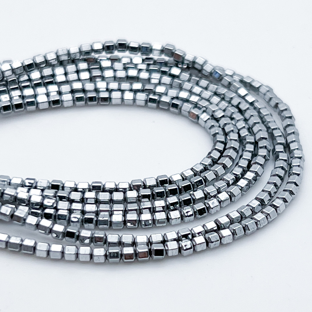 Гематит (имитация), цвет серебристый, размер около 1,9-2 мм, цена за нить 38 см