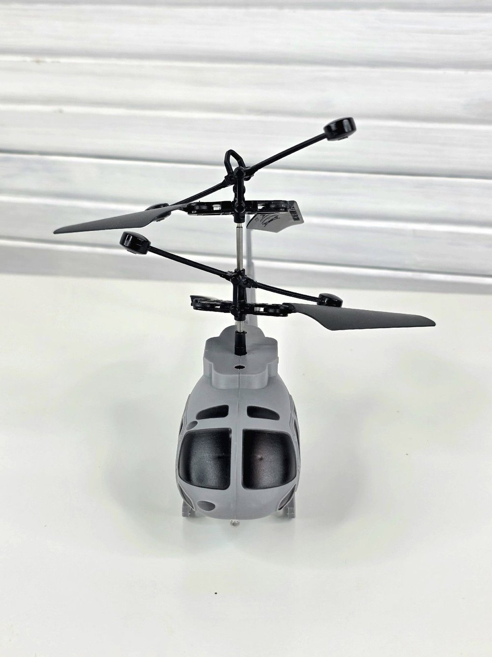 Игрушка Вертолет радиоуправляемый со световым эффектом (201709589)