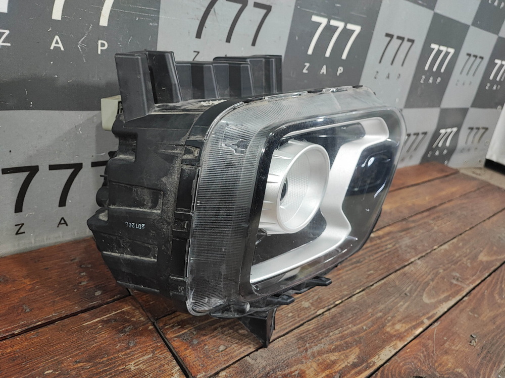 Фара правая галоген Kia Soul 3 Оригинал Целая 92102K0120