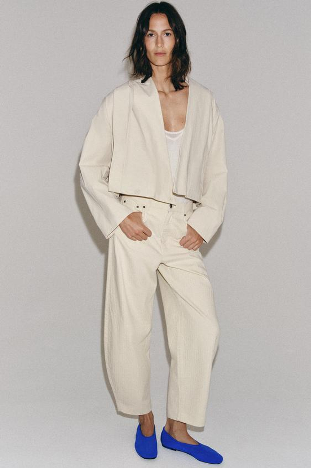 ZARA ЗАУЖЕННЫЕ ДЖИНСЫ С ВЫСОКОЙ ПОСАДКОЙ — ZW COLLECTION, ЦВЕТ СЛИВОЧНОГО МАСЛА