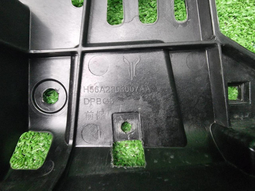 Кронштейн переднего бампера Voyah Dream (21-нв)