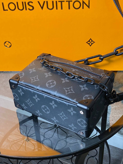 Сумка-мессенджер Louis Vuitton