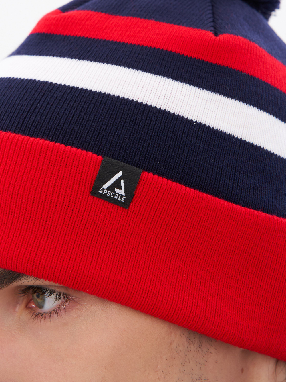 Шапка Apscale Desire Pom Red/Black с помпоном