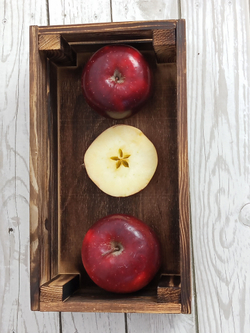 Яблоки Черный принц 500 - 600 гр.