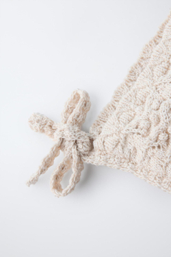 ZARA ТРИКОТАЖНЫЙ ЧЕПЧИК В РОМАНТИЧЕСКОМ СТИЛЕ, СВЕТЛО-БЕЖЕВЫЙ