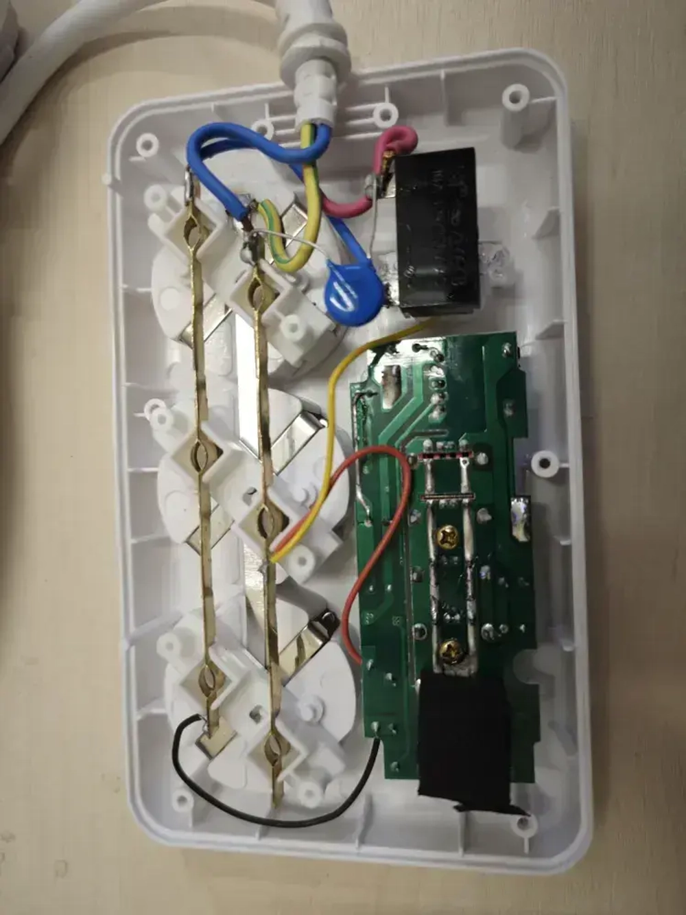 Сетевой фильтр Artdem удлинитель сетевой 5м, с предохранителем, 4000 Вт, 5 метров, 3 розетки