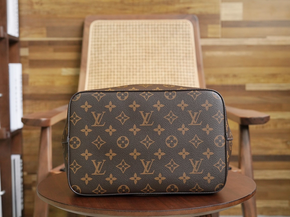 Louis Vuitton NeoNoe MM