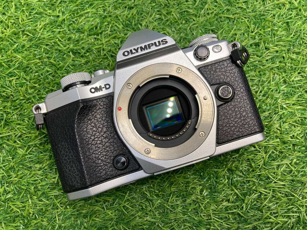 Olympus OM-D E-M5 II