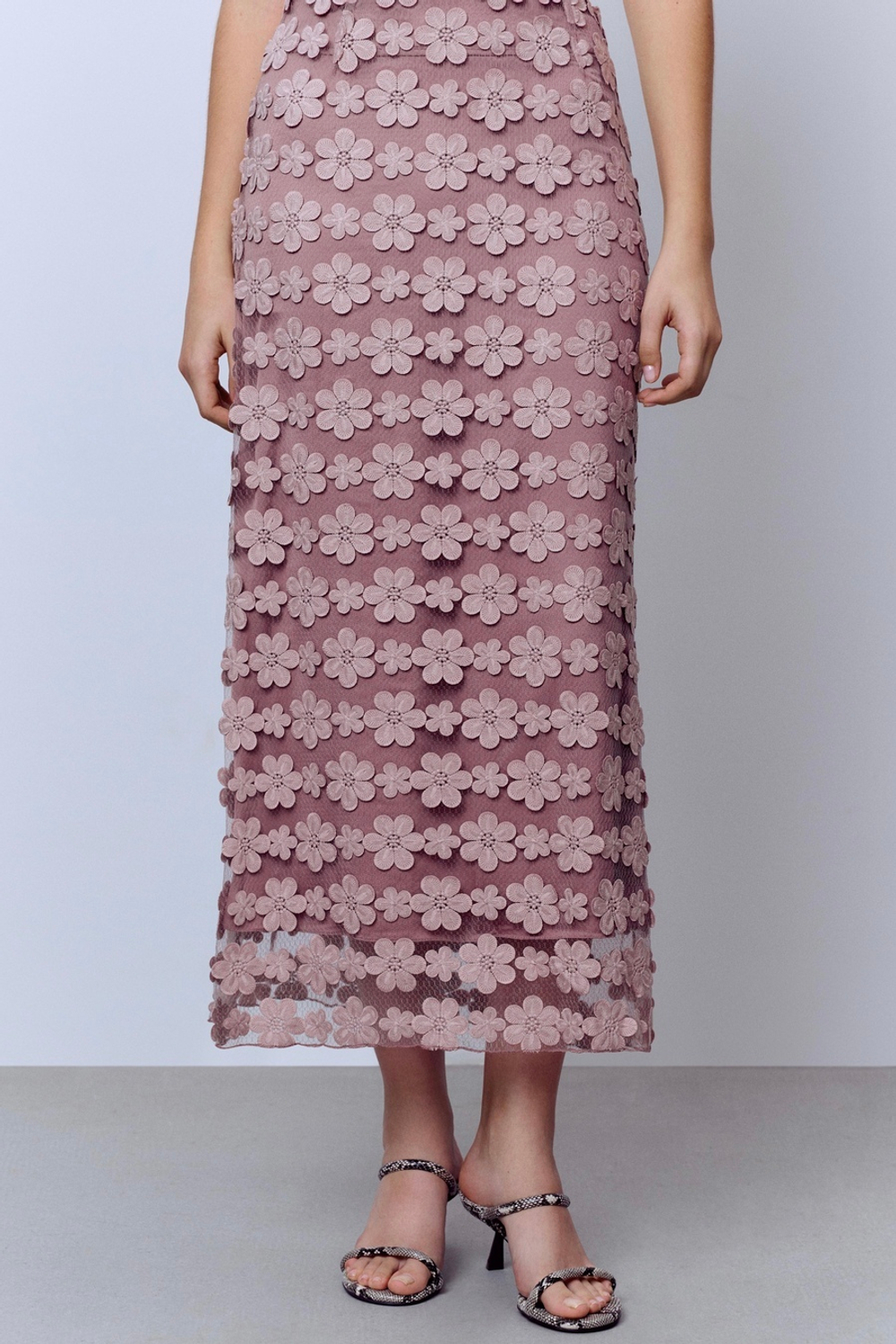 Юбка из накладного кружева