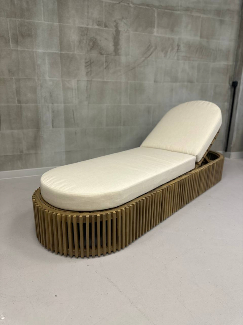 Шезлонг-лежак деревянный с матрасом Tagliamento Osun, песочный