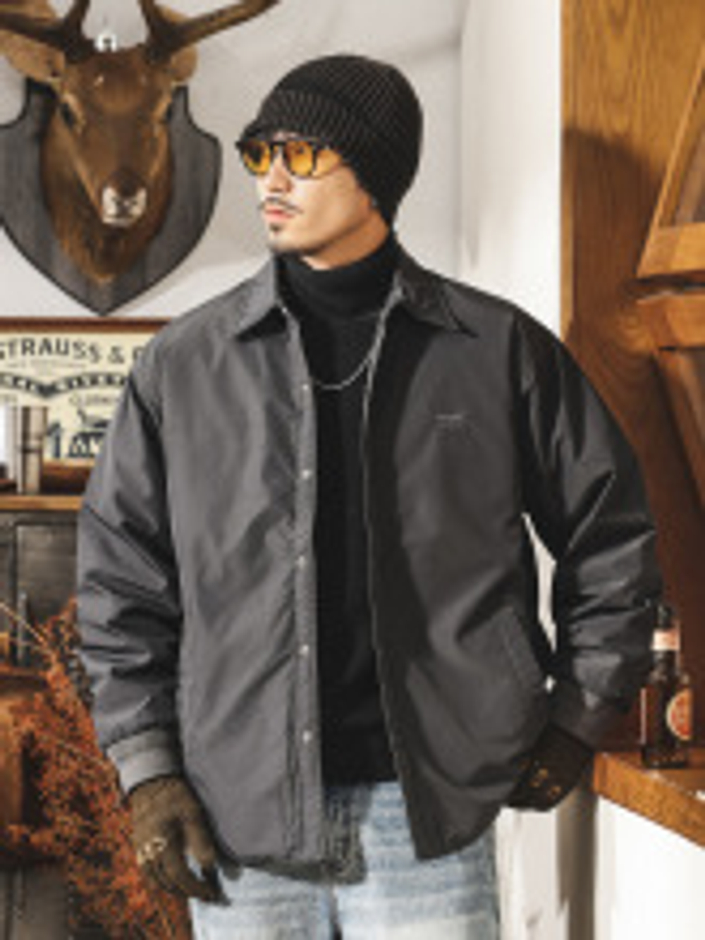 Легкая мужская куртка-пуховик с классическим воротником из белого утиного пуха 90%