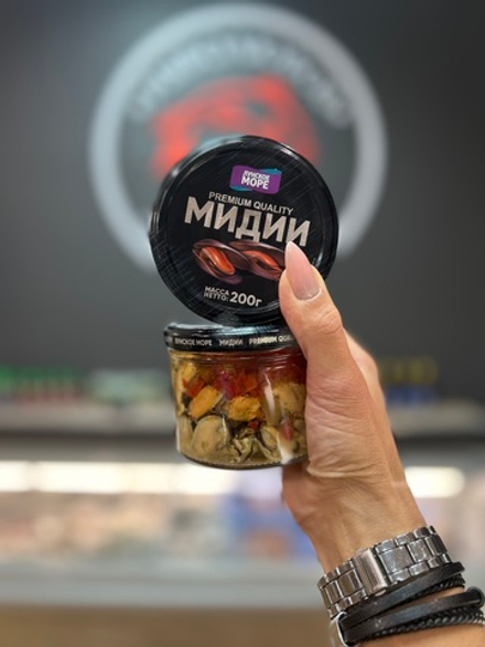 Мидии с копченой паприкой в масле