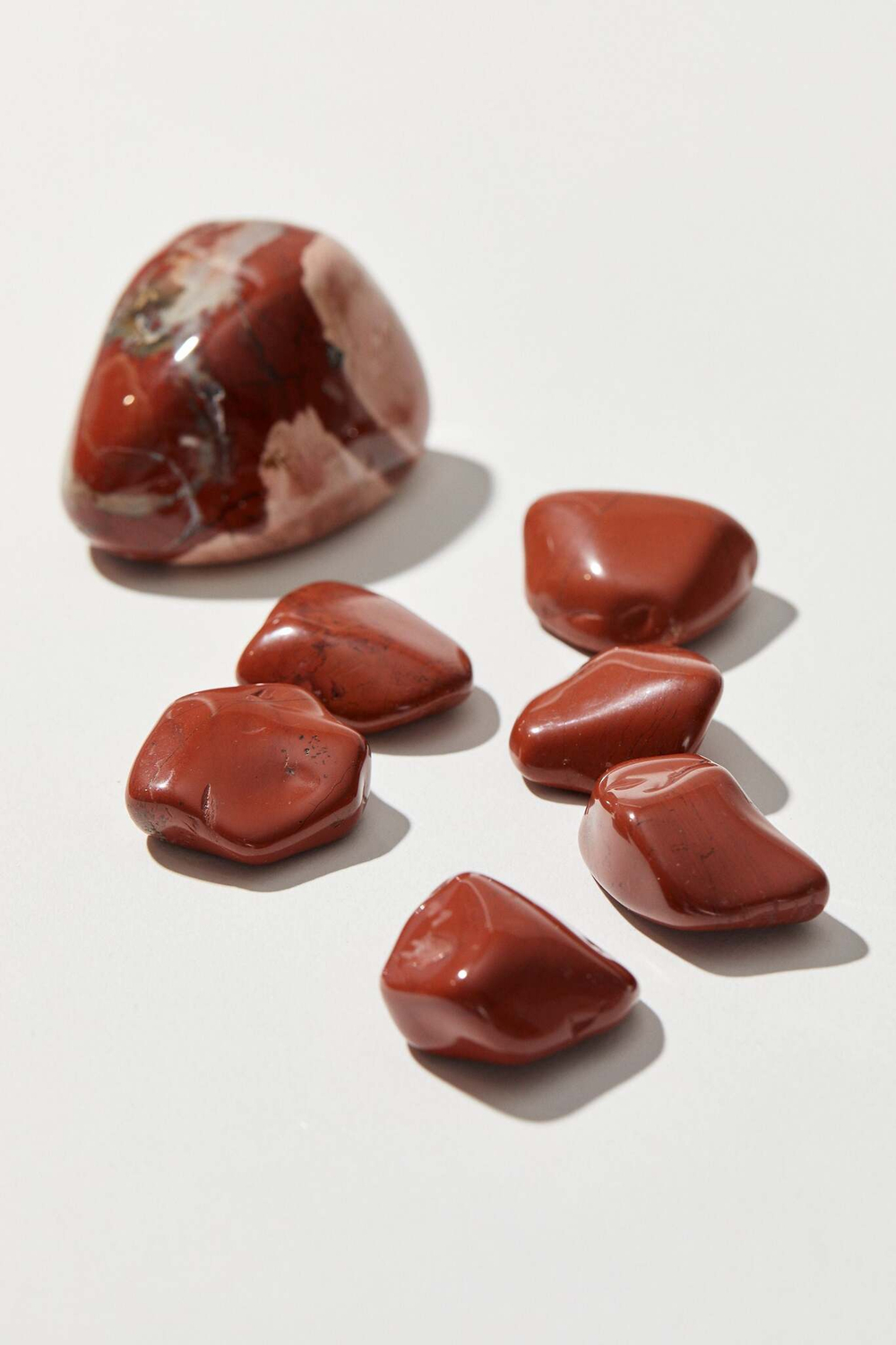 Красная яшма галтовка