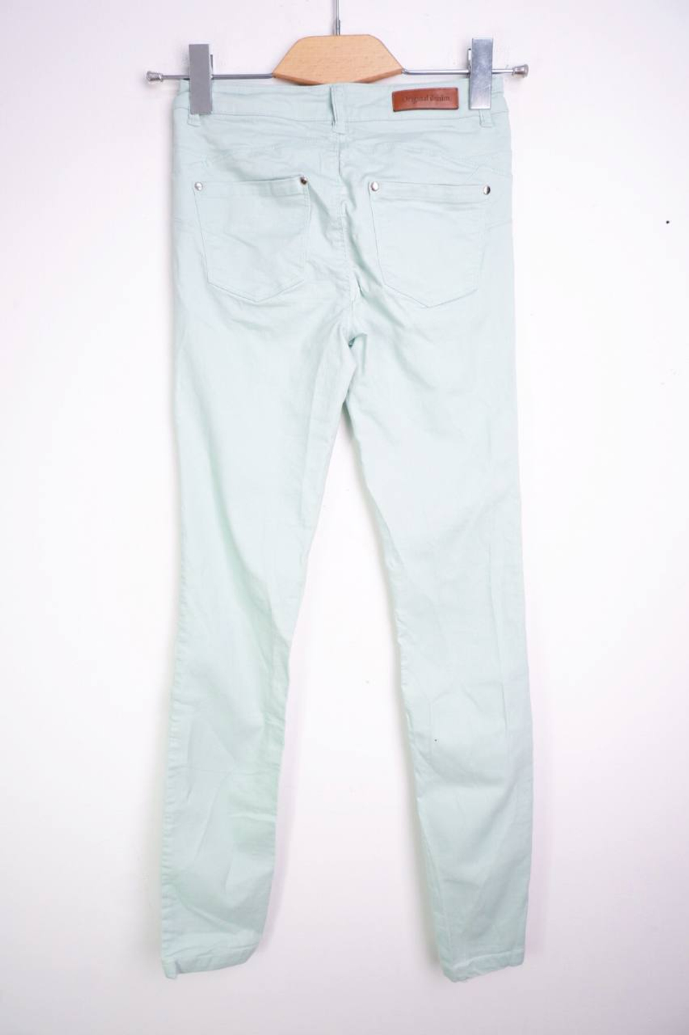 Джинсы Oodji красивого оттенка, маркировка 25, визуально на 40 размер