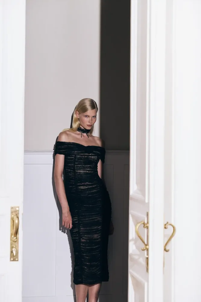 Fibi midi, платье миди из черного кружева, с розой