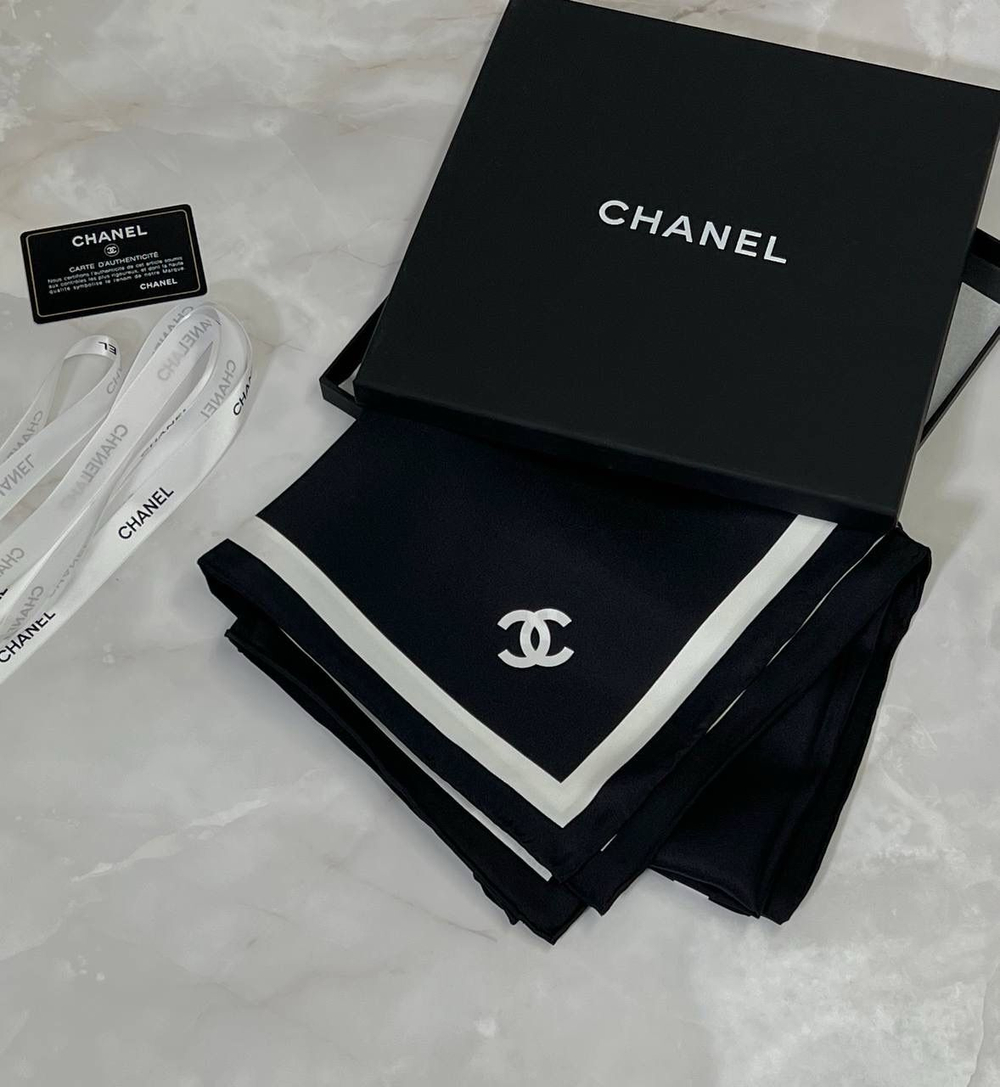 Платок CHANEL 90х90 см