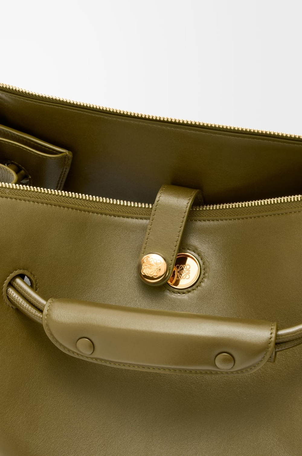 Loewe Большая сумка Madrid из мягкой телячьей кожи, оливковый