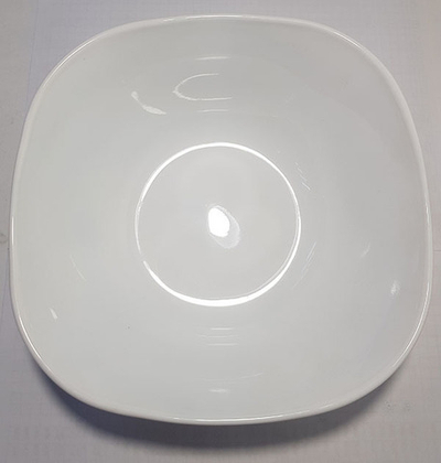 Тарелка белая квадратная 22см.