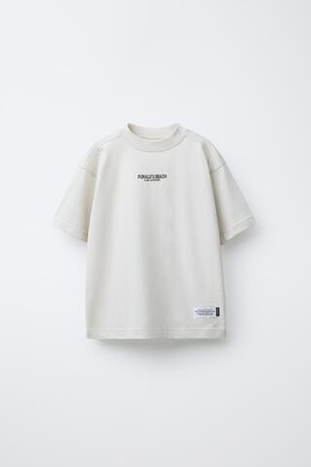 ZARA КОМПЛЕКТ ИЗ ФУТБОЛКИ И ШОРТОВ С НАДПИСЬЮ, ЭКРЮ