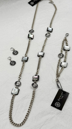 Колье длинная цепь с монетами и темным квадратным перламутром, оттенок серебро