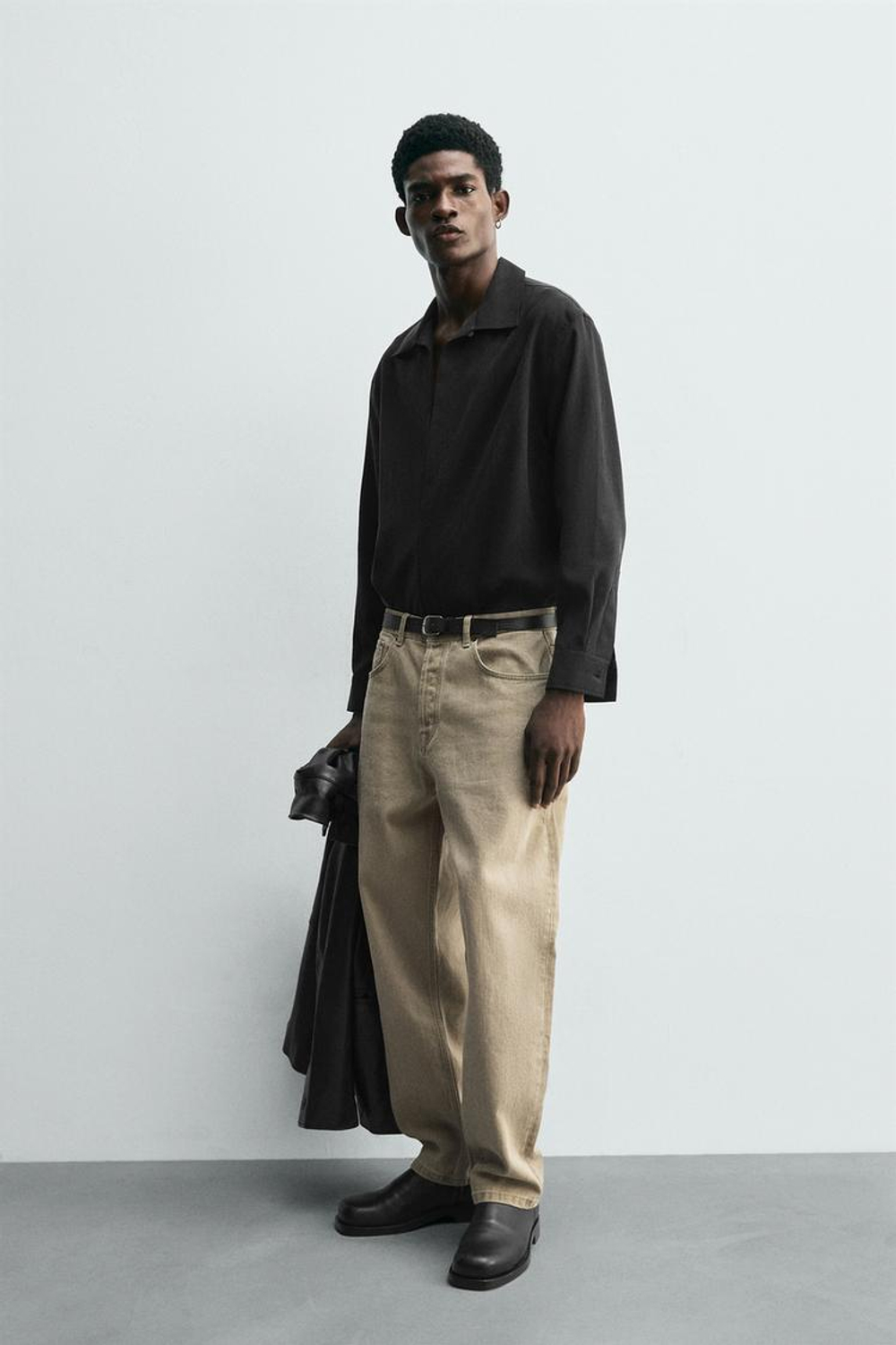 ZARA РУБАШКА СТРУЯЩЕГОСЯ ПОКРОЯ, ЧЕРНЫЙ