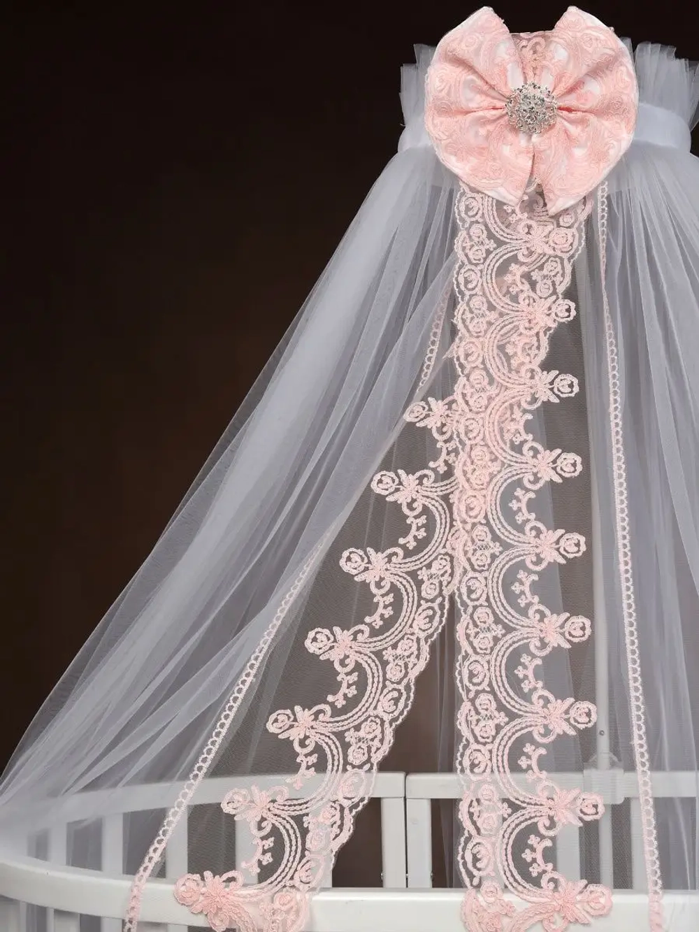 Балдахин с кружевом и брошью "Версаль"