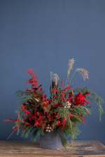 Композиция в бетонном кашпо красная