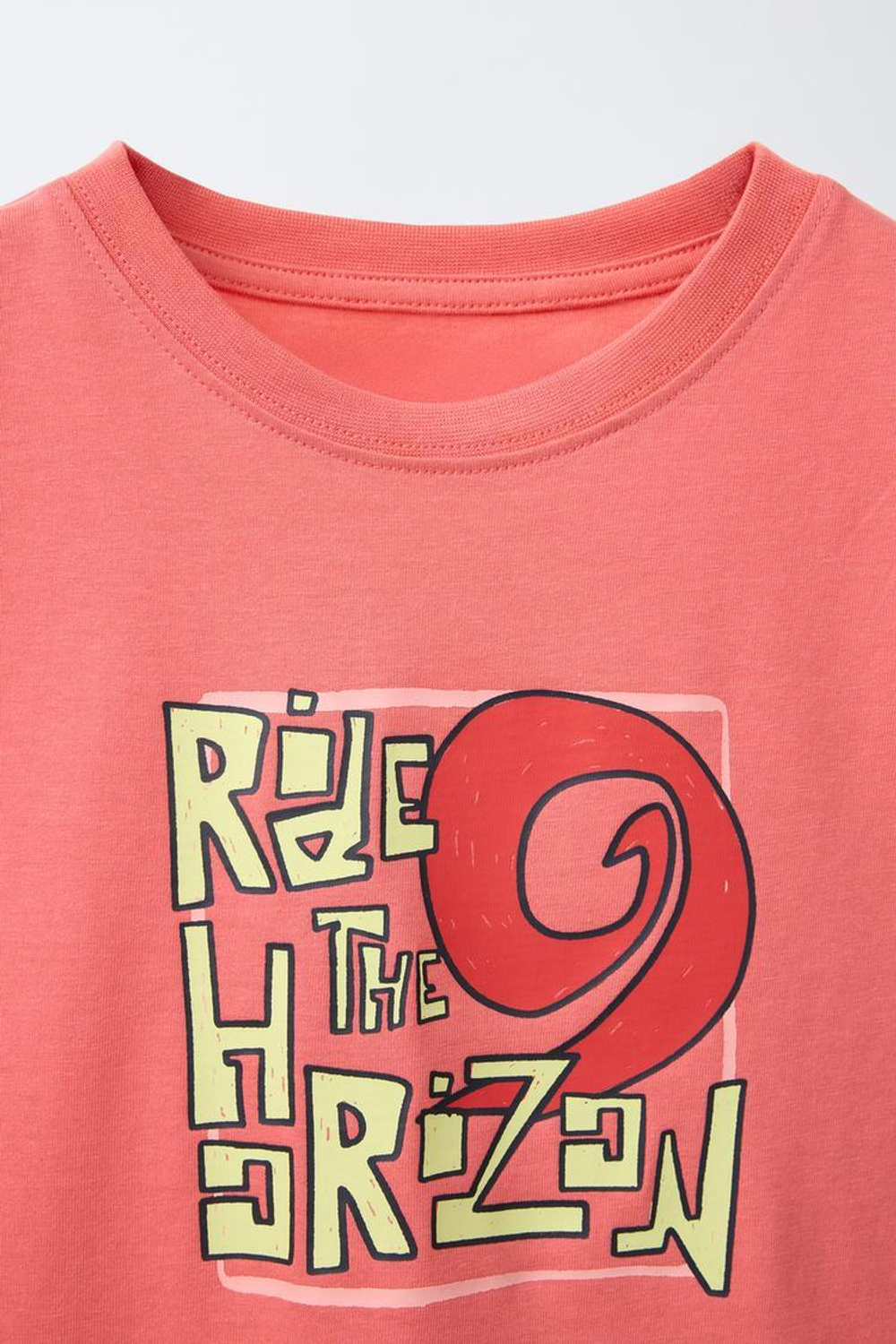 ZARA МАЙКА С ПРИНТОМ, КОРАЛЛОВЫЙ