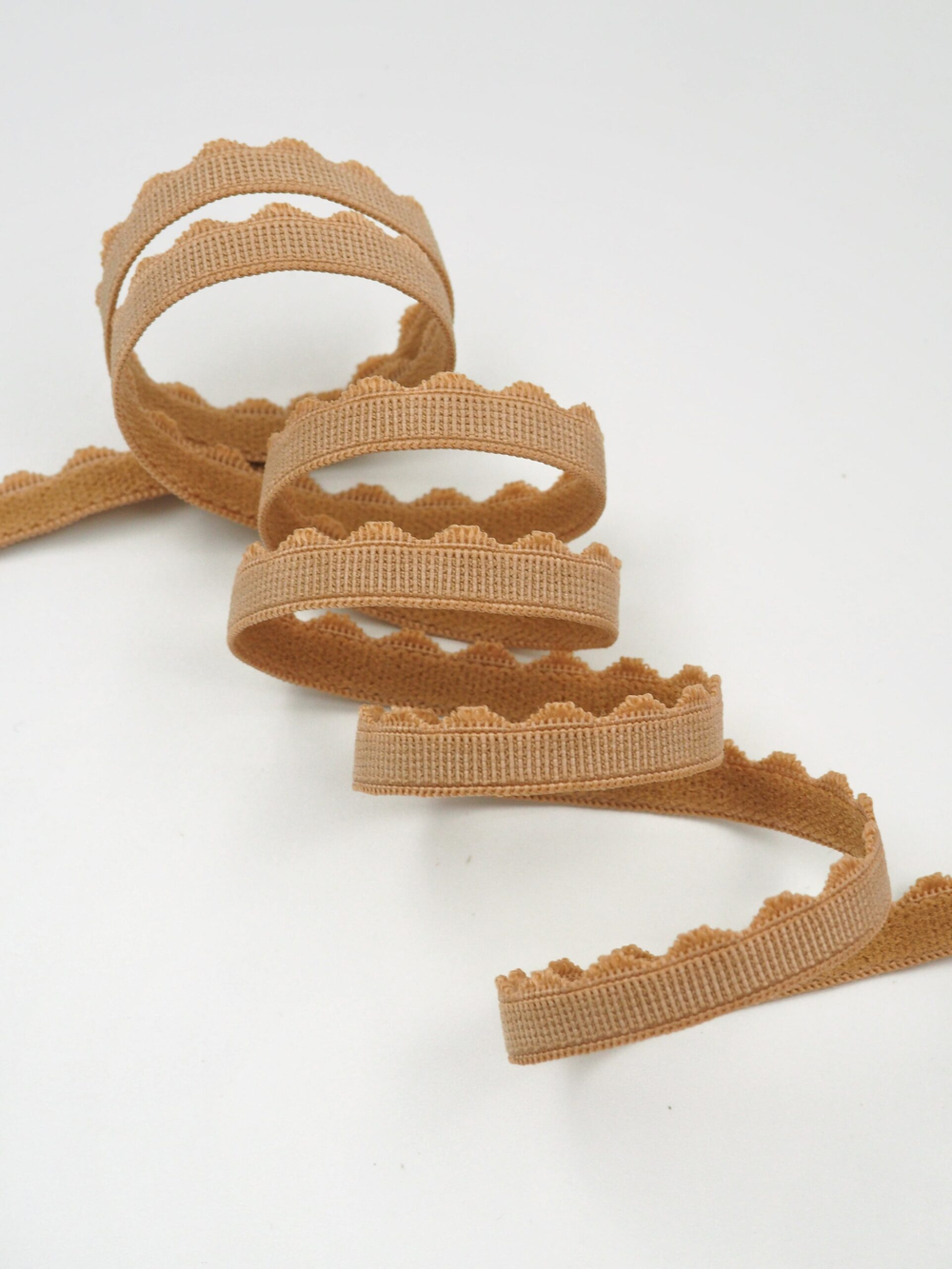 Бельевая резинка загорелая телесная ширина 8 мм с учетом фестона