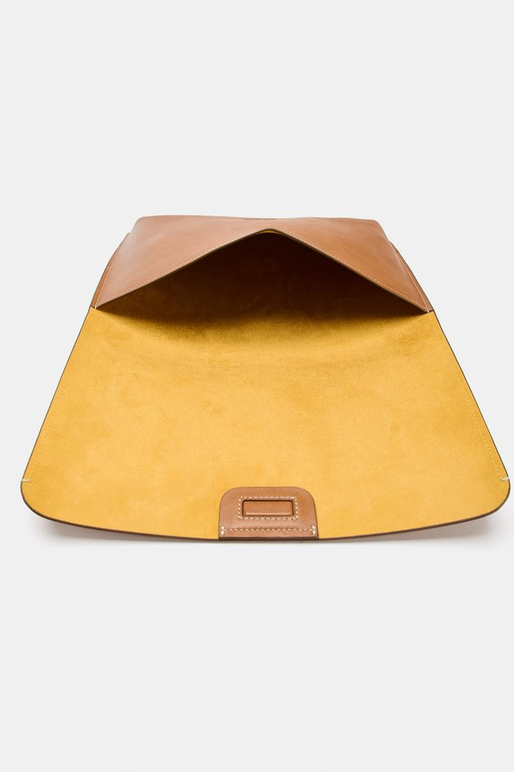 ZARA КОЖАНЫЙ ЧЕХОЛ ДЛЯ IPAD, КОРИЧНЕВЫЙ