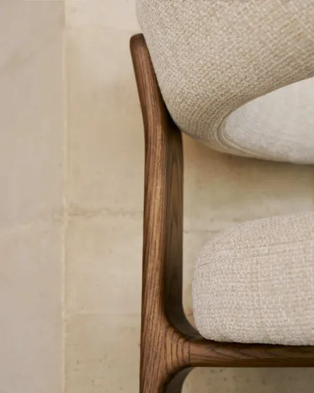 Стул Granite на 3 ножках из бежевого шенилла и массива ясеня в отделке орех
