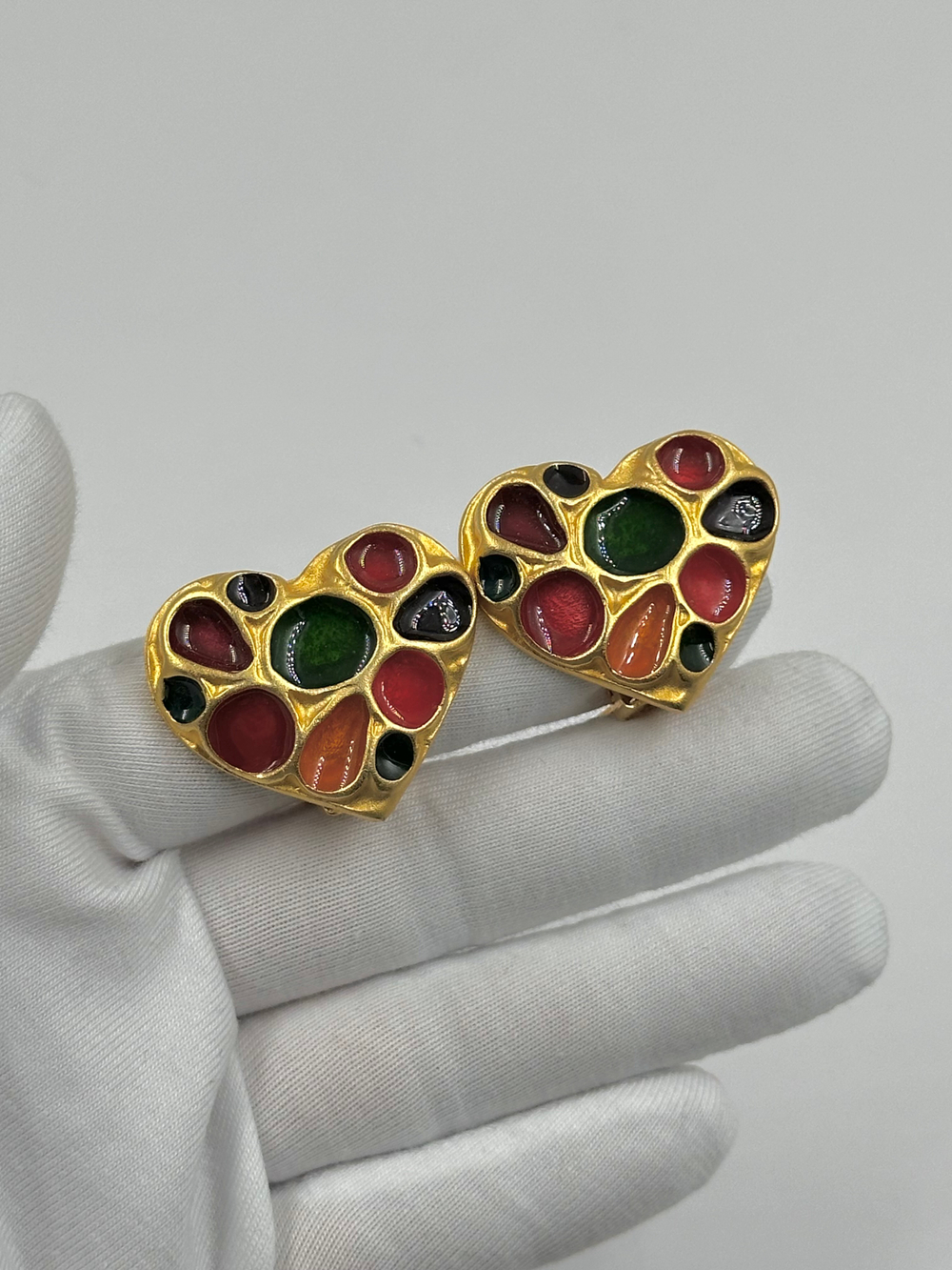 Клипсы Сердечки с разноцветной эмалью