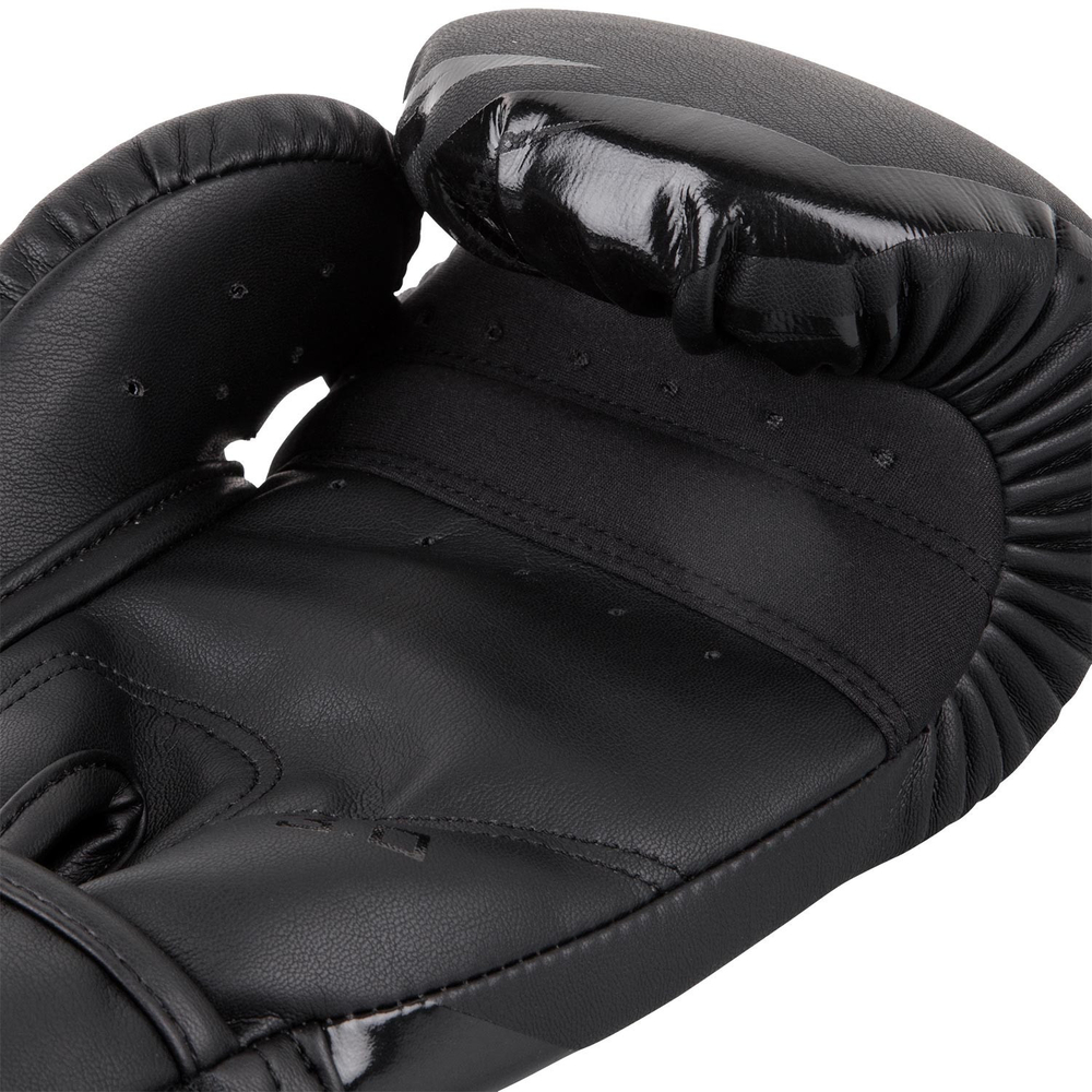 Перчатки боксерские Venum Challenger 3.0 Black