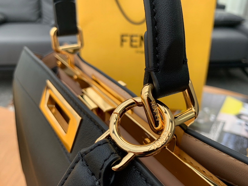 Fendi Peekaboo ISeeU Medium 33 cm