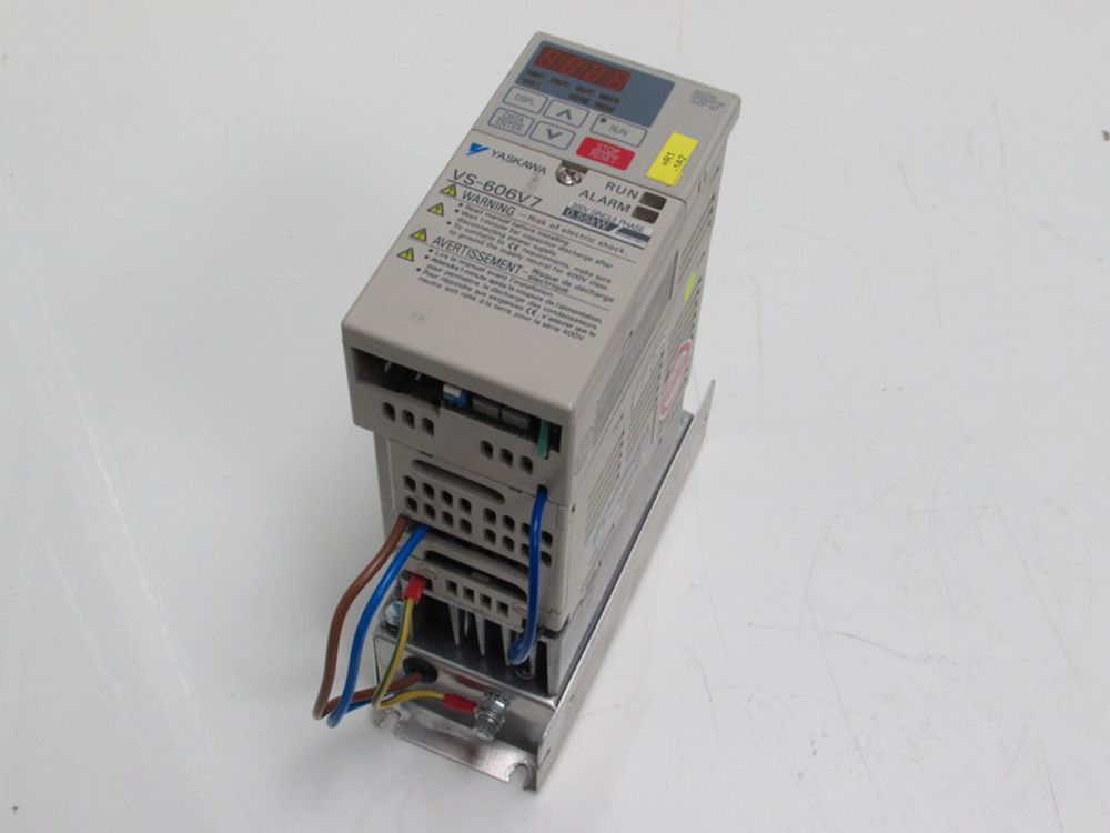 OMRON Yaskawa CIMR-V7CCB0P4