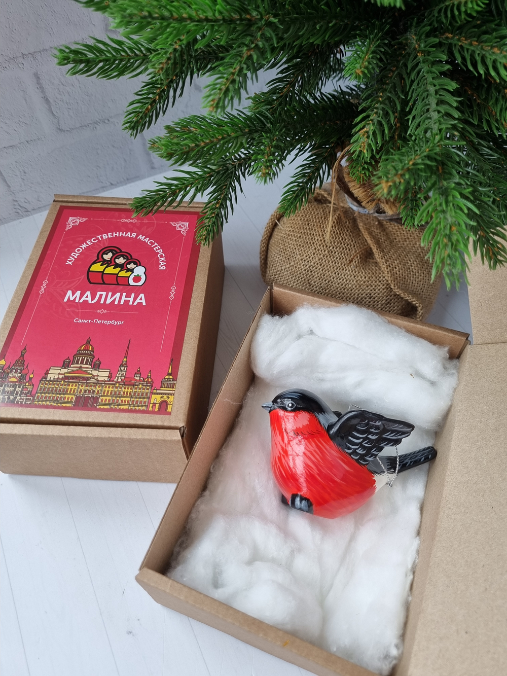 Фарфоровая игрушка "Снегирь"
