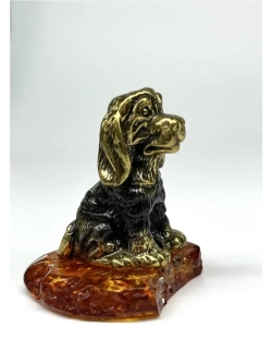 Бронзовая статуэтка на янтаре