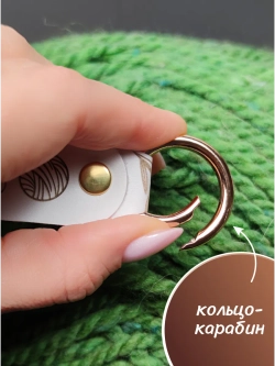 Брелок "Рукодельница" белый