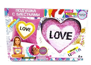 Подушка с блестками Love