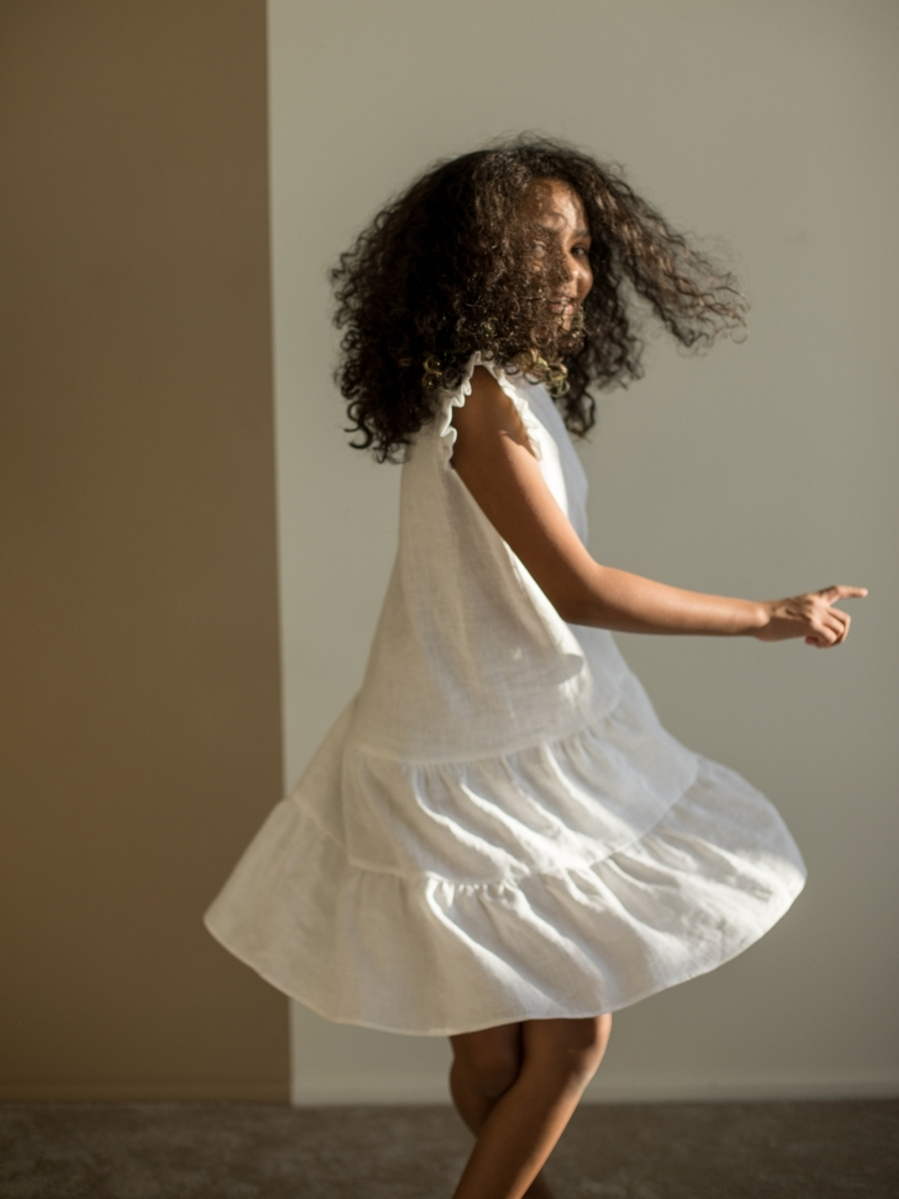 Платье с крылышками, цвет белый