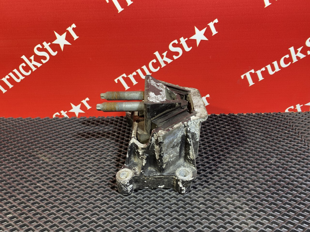 Подушка двигателя задняя