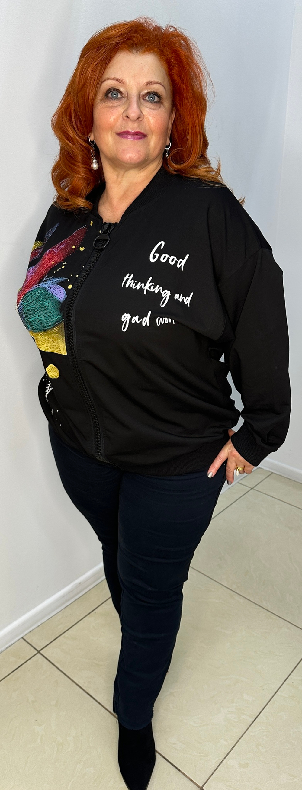 Трикотажный жакет-бомбер с цветным принтом