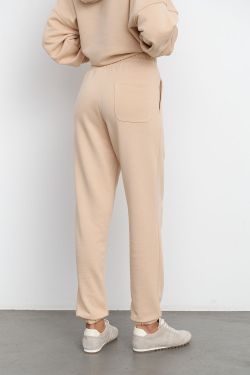 Свободные джоггеры без начеса из премиум футера ванильного цвета