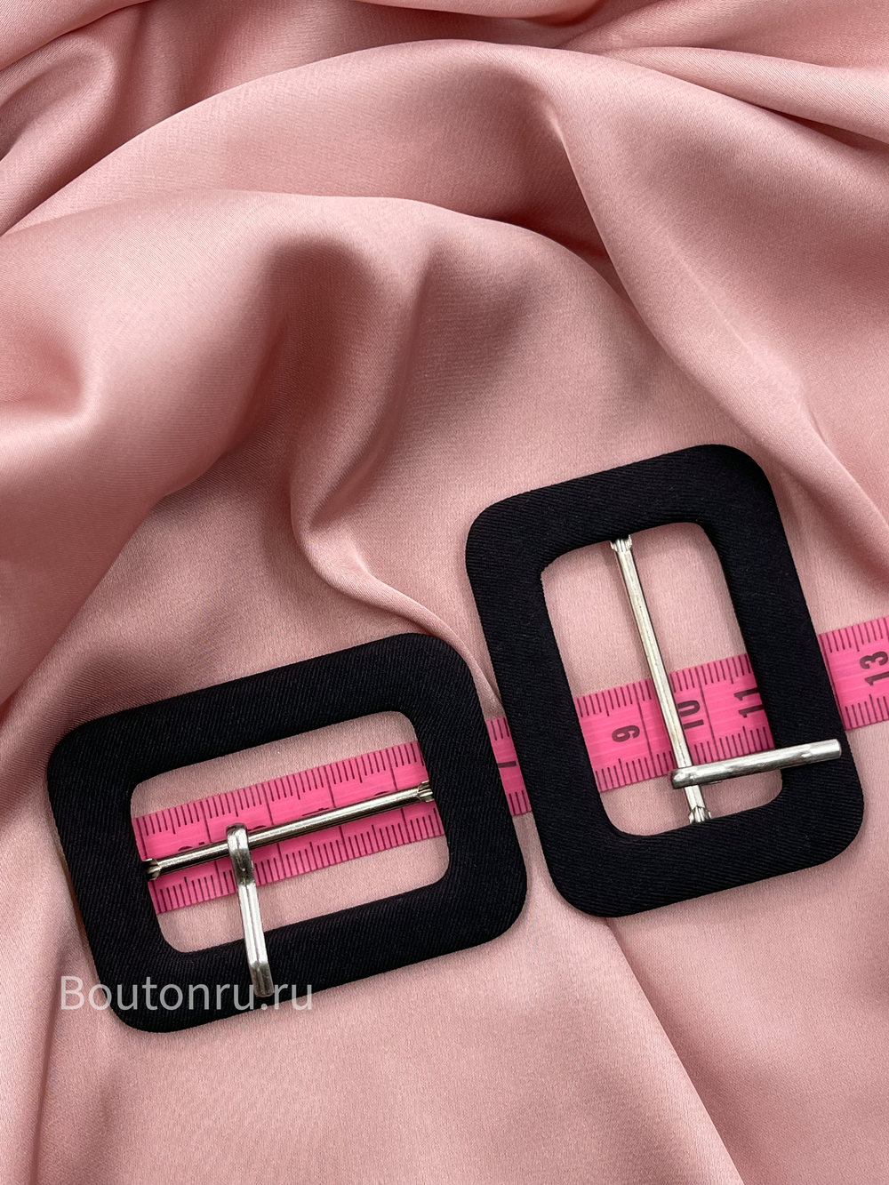 Пряжка обтянутая тканью черная
