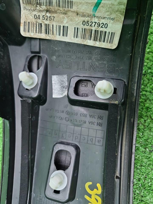 Расширитель передний правый Bentley Bentayga 15-20