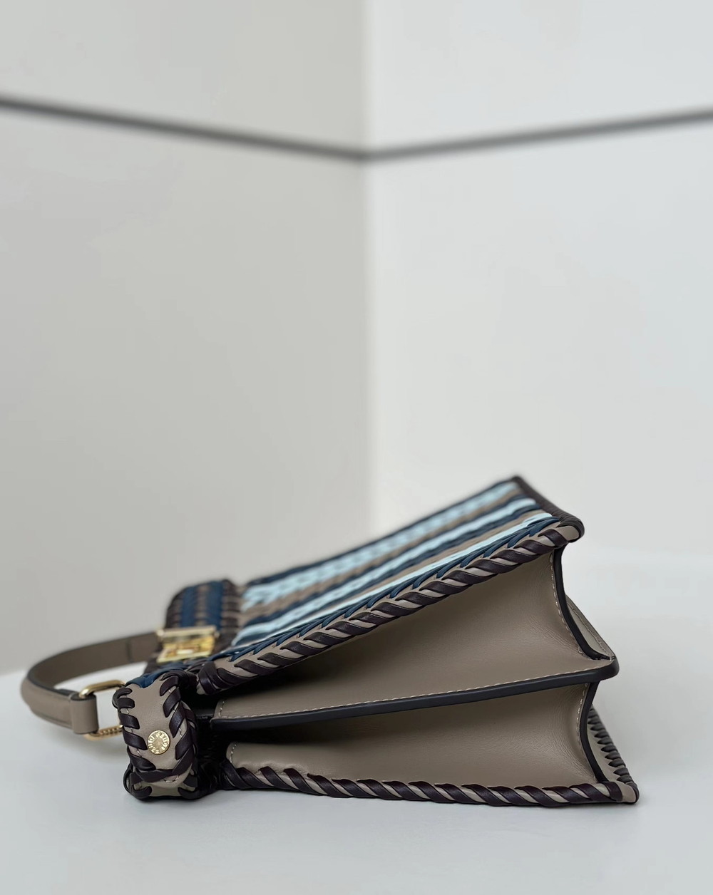 Fendi Peekaboo ISeeU Small 27 cm