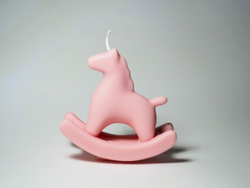 Свеча «Лошадка-качалка»