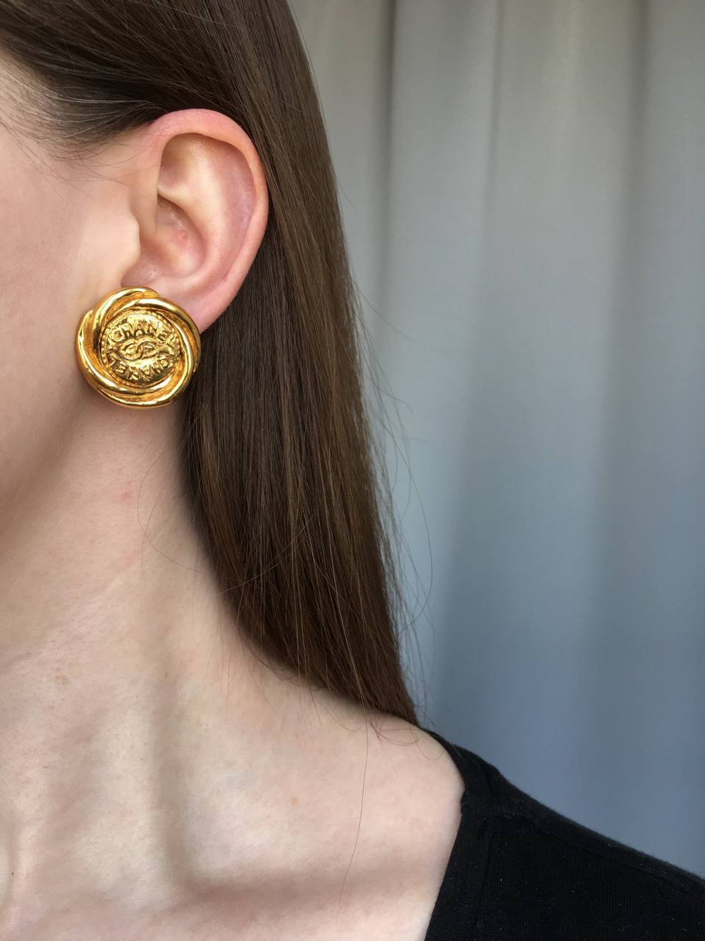 Клипсы Chanel с лого