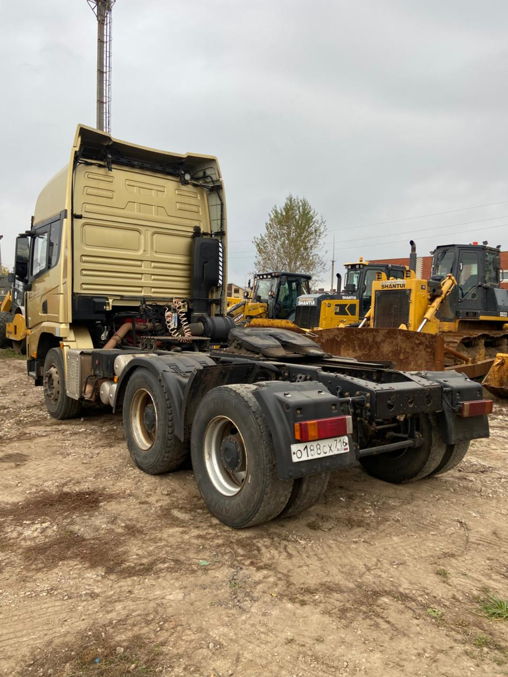 Shacman (Shaanxi) SX* 6x4 Седельный тягач SX42584W324C (Дизельный, 10,8 л, 441 л.с., МТ)